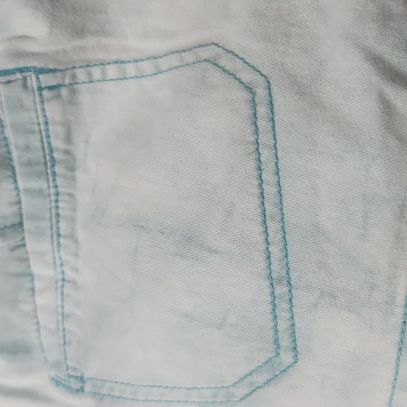 American Eagle Low Rise Distressed Fade Shorts - Picture 5 of 8